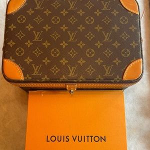 New/NBW: LV Monogram Train Case Vanity Cosmetics  Trunk